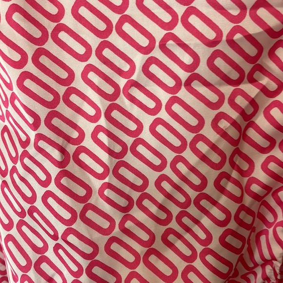 Fun pink patterned button down - Picture 3 of 4